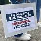 Un flash mob dei precari della giustizia