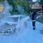 Auto prende fuoco da sola sulla Vecchia Pietrasantina