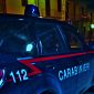 Aggredisce sanitari e carabinieri 