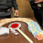 In casa con la droga e 15mila euro in contanti