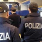 Fuga in treno con gioielli per 35mila euro